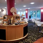 Mercure Centre Hotel 4*